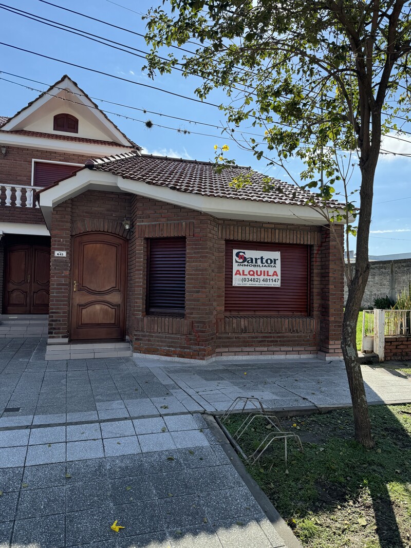 Salón en Alquiler — Calle 5 647, Avellaneda, Santa Fe